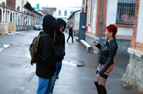 petite fille rousse top sympa archive