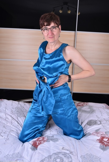 crossdresser cheveux courts exclusif chaud des photos