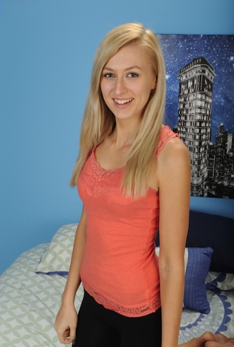 punir les adolescents blonde sexy sympa photo