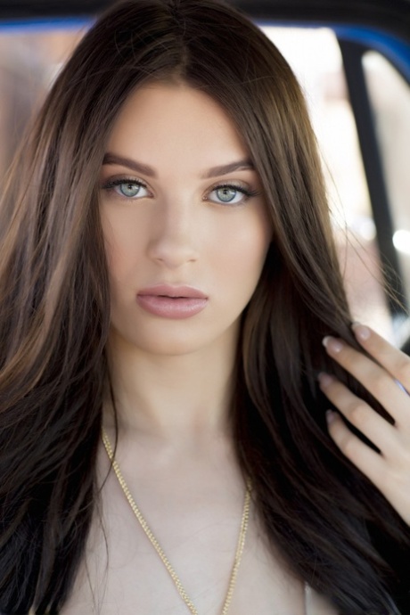 Lana Rhoades étoile de l'art images