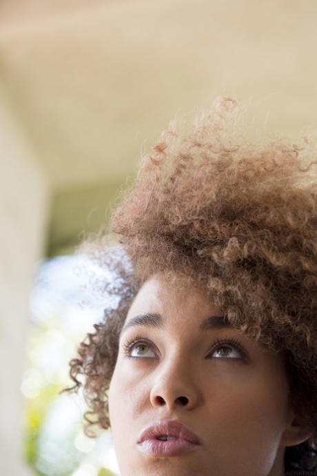 mignonne aux cheveux bouclés gratuit belle photo