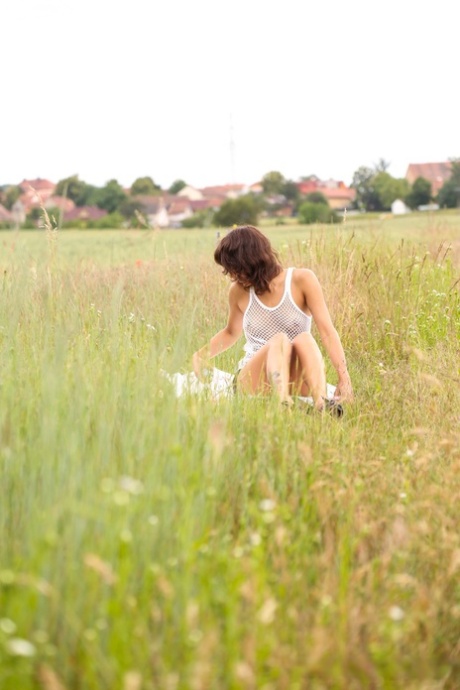 grande brune art érotique images